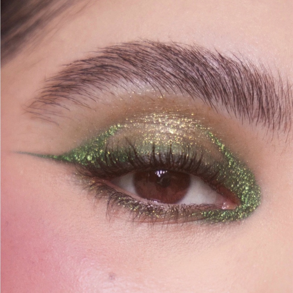 R.E.M. Beauty Elphaba Eyeshadow + Eyeliner - Picture 7 of 8